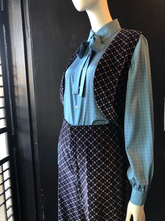 Vintage 70s 2 Piece Wide Leg Velvelteen Pant suit