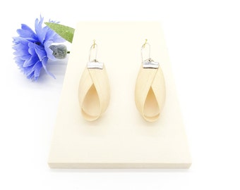 BÜKK Design - Boucles d'oreilles fait main en bois naturel et en argent 925, petite taille - Bijou élégant en sycomore