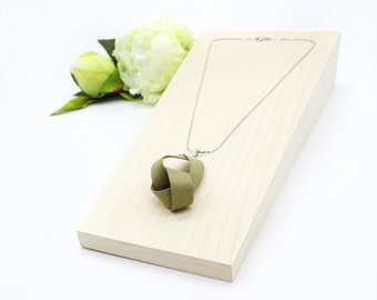 BÜKK Design - Collier fait main en bois naturel et en argent 925, petite taille - Bijou élégant en tulipier de Virginie