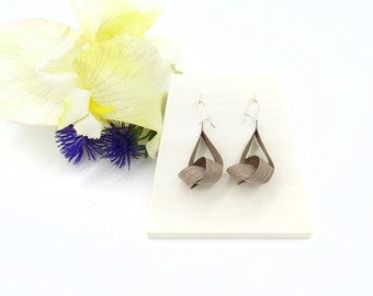 BÜKK Design - Boucles d'oreilles fait main en bois naturel et en argent 925, petite taille - Bijou élégant en noyer
