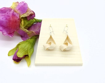 BÜKK Design - Boucles d'oreilles fait main en bois naturel et en argent 925, petite taille - Bijou élégant en sycomore
