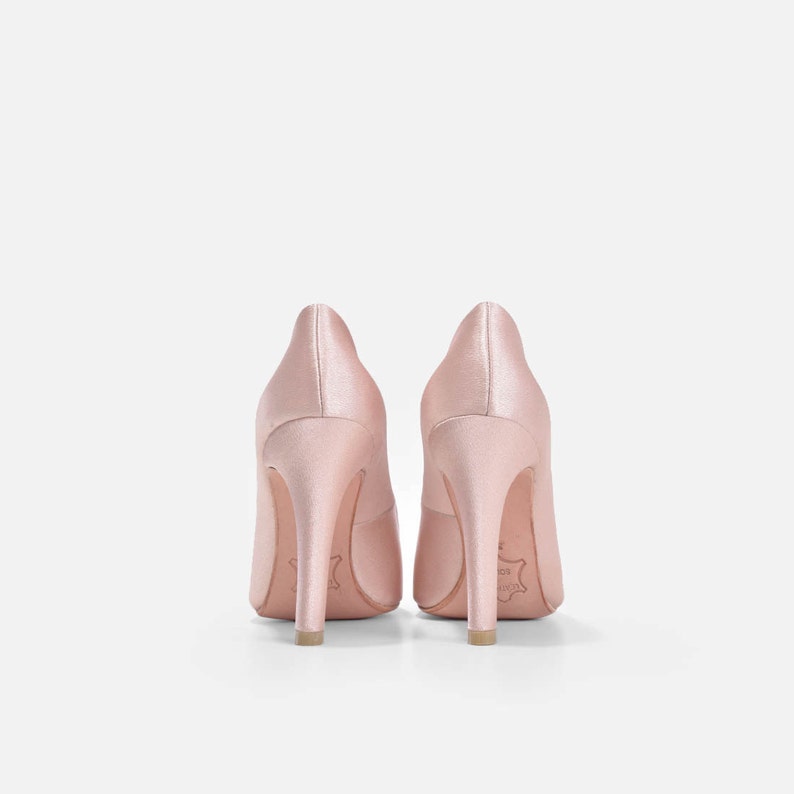 nude pointy heel