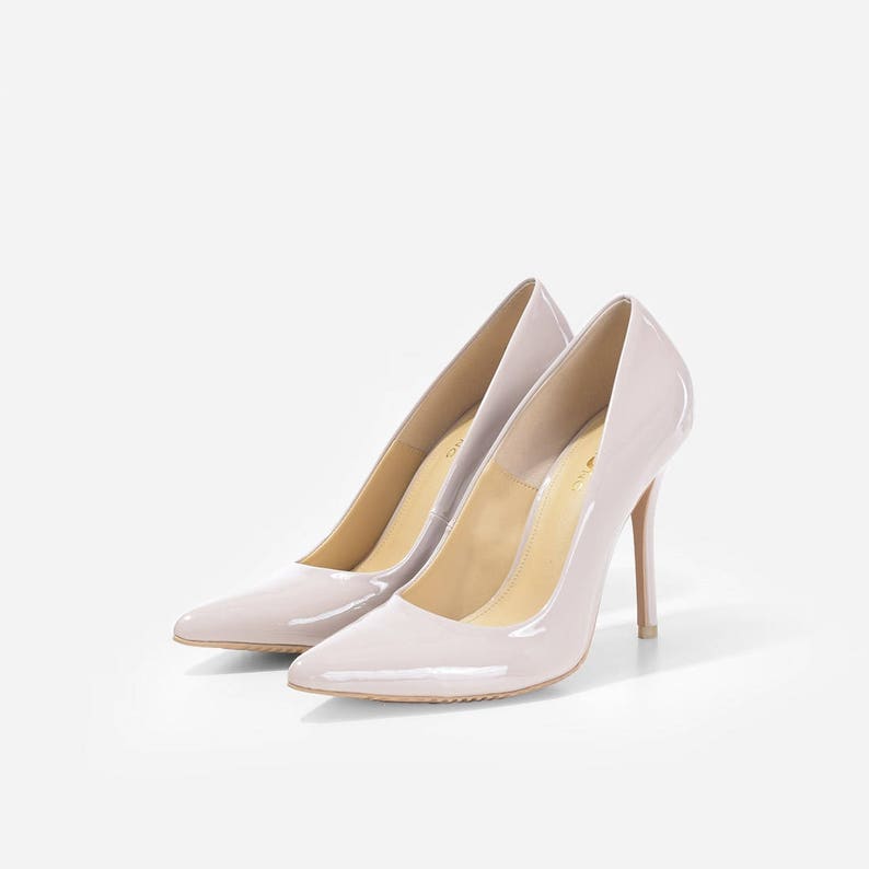 nude pointy heel
