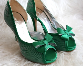 Op maat gemaakte smaragdgroene trouwschoenen, groene trouwschoenen, groene bruiloft, bruidsschoenen, 3,5 inch trouwhakken, smaragdgroene satijnen hak