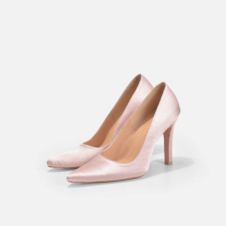 nude pointy toe heel