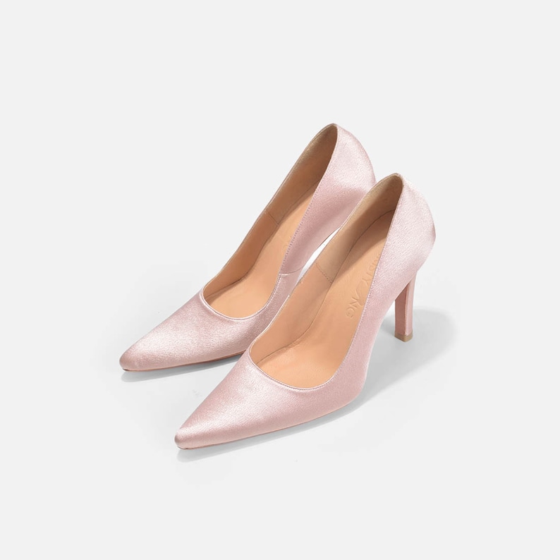 nude pointy toe heel