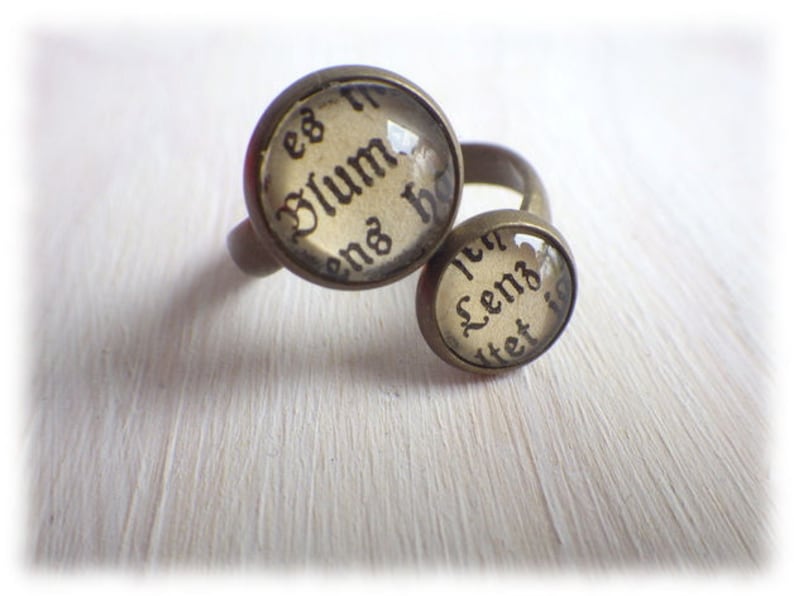 ring literature jewelry in vintage style spring finger ring Flower Lenz