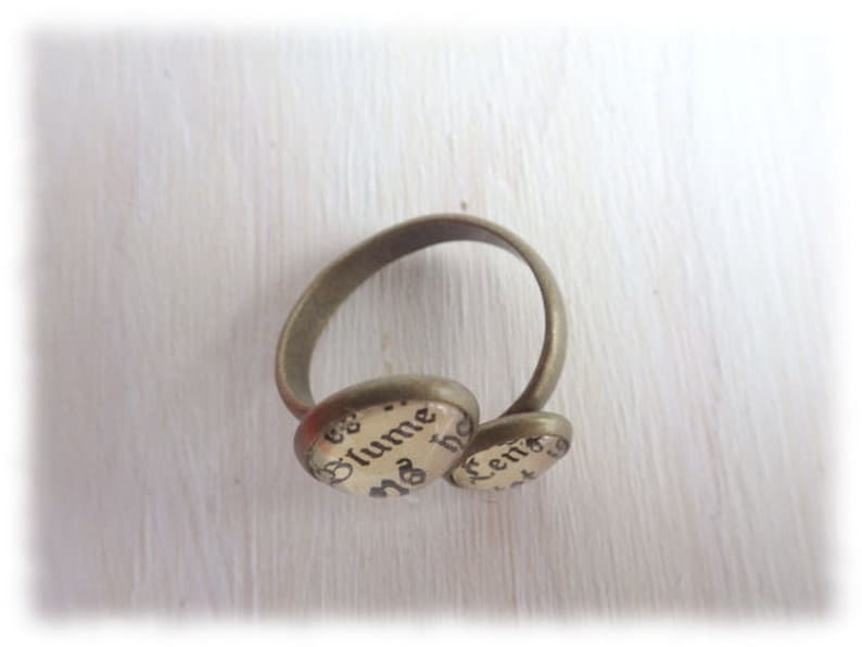 ring literature jewelry in vintage style spring finger ring Flower Lenz