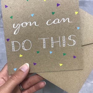 Puedes hacer esta tarjeta: lo estás haciendo muy bien, puedes hacerlo, eres el mejor, tarjeta de positividad, gran trabajo, buena suerte, buenas vibras.