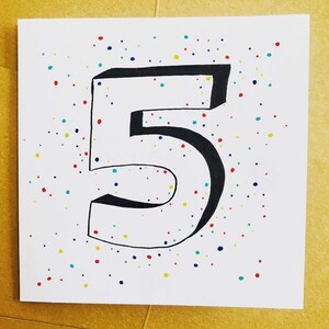 Carte d'anniversaire à pois - carte de joyeux anniversaire - anniversaire d'enfant - carte d'âge spécial - anniversaire de garçon - anniversaire de fille - carte d'anniversaire d'adulte