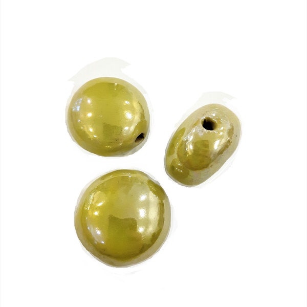 3 Pcs - Perles céramiques palet rond irrégulières - vert irisé 23 x 15 mm