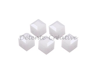 5 Pcs - 5601 cubic beads - Crystal SWAROVSKI White Alabaster 4 mm