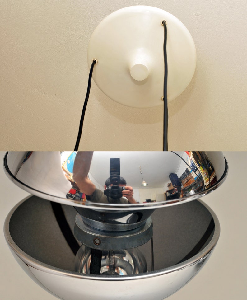 Peut inclure: Un luminaire de plafond chrom&eacute; avec deux abat-jours en forme de bol. La lumi&egrave;re est suspendue au plafond par deux fils noirs.