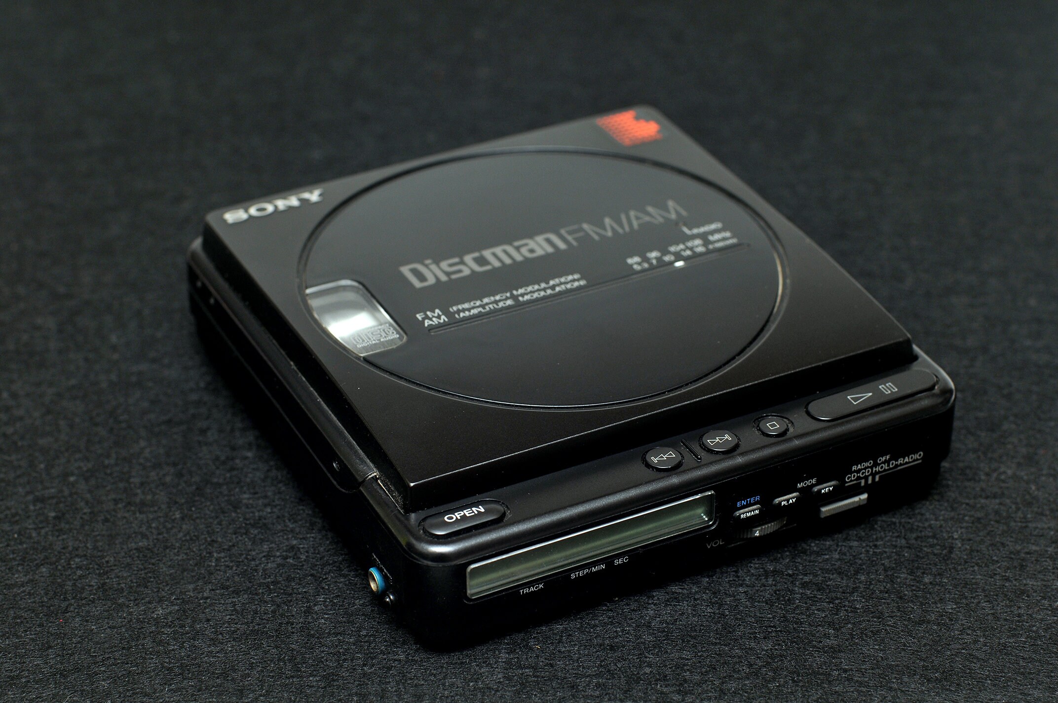 Very Rare Discman D 4 1987 Sony Cd Player Discman D T40 Tuner