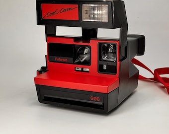 Cámara Polaroid 600 Cool Cam roja, rara, fabricada en el Reino Unido, en perfecto estado, funciona perfectamente.