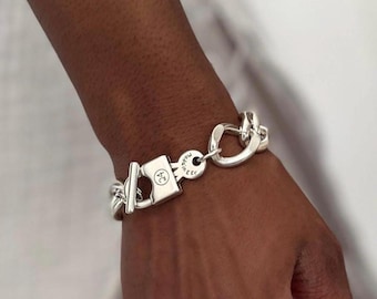 Pulsera de candado de cadena gruesa extragrande para mujer • Brazalete de cadena de eslabones cubanos con llave gruesa • Pulsera de cadena de eslabones de plata estilo vanguardista de AnAngelsHug