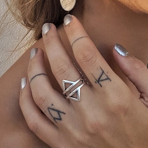Silver geometric womens ring, adjustable rhombus statement ring, stackable midi knuckle ring, silver double tringle ring, silver jewelry