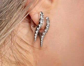 Pendientes de circonita con forma de eslinga puntiaguda: aros minimalistas de tamaño pequeño chapados en oro blanco de 18 quilates