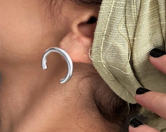 Smooth every day crescent moon stud earrings, minimal solid silver earrings, vertical hoop earrings, curved line earrings, modern earrings