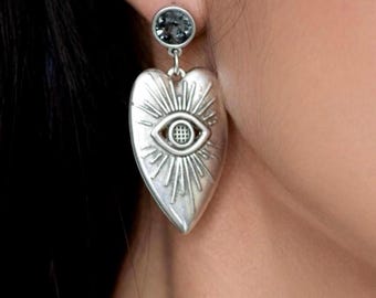 Pendientes colgantes grandes con forma de corazón de ojo malvado y cristales de Swarovski: plata de ley bañada en oro con cristales de Swarovski, estilo vanguardista.