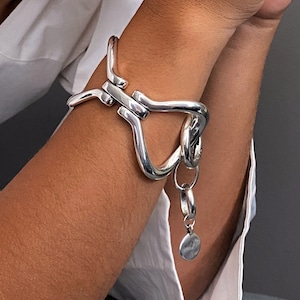 Chunky Infinity Uno de 50-stijl zilveren armband, glanzende verstelbare zware armband, O-ringsluiting statement manchet, massieve armband, damescadeau