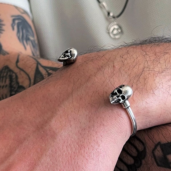 Skull heads open cuff bracelet, antique silver double skulls cuff, modern rocker adjustable cuff, mens punk gothic bracelet, gift for him