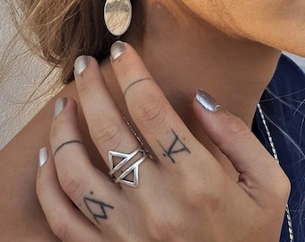 Silver geometric womens ring, adjustable rhombus statement ring, stackable midi knuckle ring, silver double tringle ring, silver jewelry