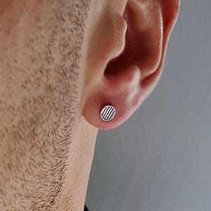 Petites boucles d'oreilles rondes pour homme • Boucles d'oreilles minimalistes en argent pour homme • Puces d'oreilles petit cercle pour homme • par AnAngelsHug • Cadeau pour lui