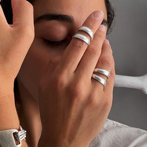 Anillo minimalista de doble banda, brazalete de plata antigua para el dedo, anillo ajustable para los nudillos, anillo apilable para uso diario, anillo abierto de dos líneas, regalo para ella.