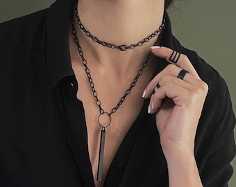 Collier barre et chaîne noir mat pour femme, long pendentif barre en métal noir, collier unisexe chaîne rolo noire, bijoux géométriques noirs, cadeau