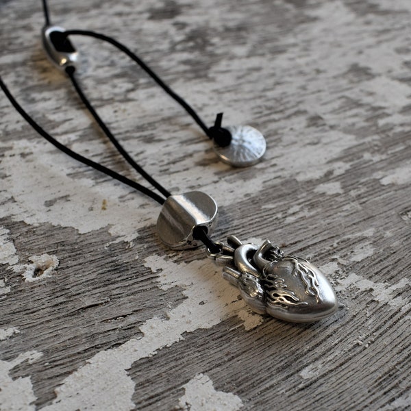 Collier pour homme en cuir coeur anatomique argenté, long pendentif coeur réaliste humain, pendentif vrai coeur 3D unisexe, cadeau petit ami, cadeau pour homme