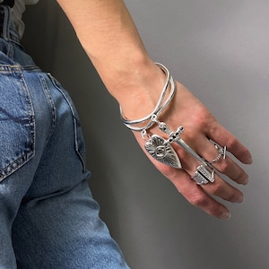 Braccialetti robusti in argento lucido, bracciale a forma di spada, bracciale a forma di cuore con protezione dal malocchio, bracciale con ciondolo a punta impilabile, polsino in stile rock, regalo per lei