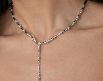 Collar de lujo con forma de Y y cristales de circonita: Lariat bañado en plata de ley