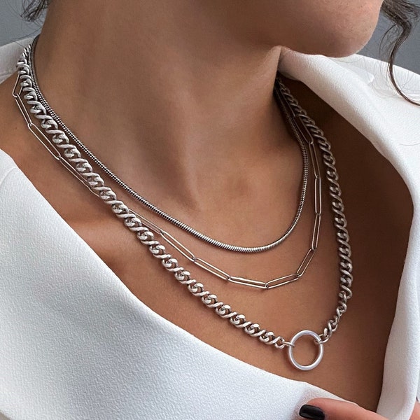 Mehrlagige, verstellbare Halskette mit mehreren Ketten, Rock-Glamour-O-Ring-Halskette, dreisträngige Minimal-Halskette aus Silber, Statement-Halskette, Geschenk für die Frau