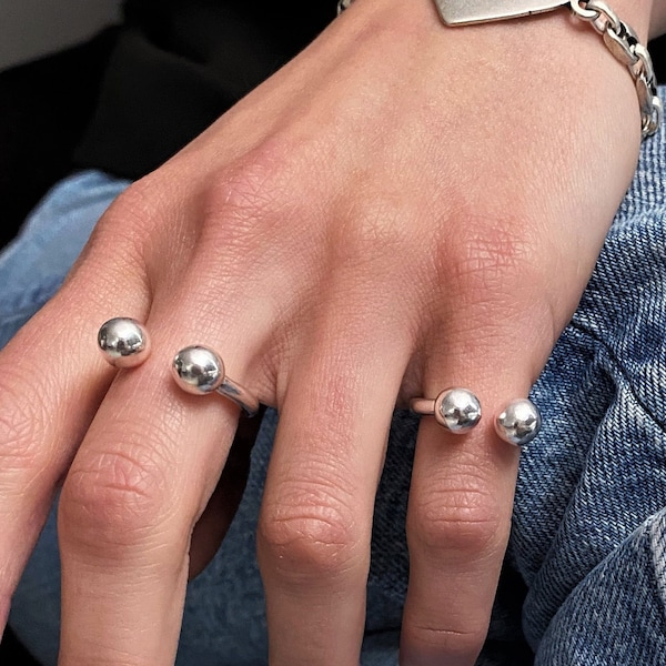 Silber überzogene Kugeln Ring, einfacher Ring für Frauen, verstellbarer Ring, offener Manschettenring, silberner Metallring, stapelbarer Minimalring, Midiring