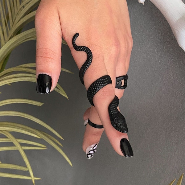 Black Statement Full Finger Snake Ring, Modern Rock Long Ring, Black Serpent Ring, Black Textured Snake Ring, Punk Goth Ring, Gift For Her