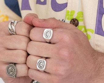 Anello da uomo in argento con sigillo a forma di occhio di Allah • Anello quadrato di protezione con occhio di Allah per mignolo • Anello unisex regolabile in argento anticato di AnAngelsHug • Regalo per il papà