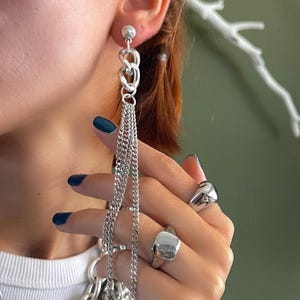 Långa örhängen för kvinnor, silverfärgade hängande örhängen, djärva örhängen med flera kedjor, örhängen i rockstil, örhängen i grov kedja, present till kvinnor