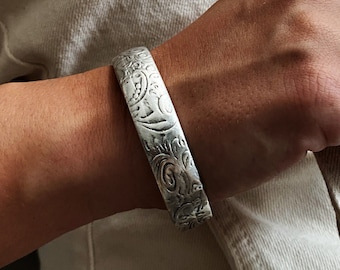 Vintage style flowers metal wristband, rustic solid silver plated open cuff, antique silver engraved floral pattern staked bracelet, gifts