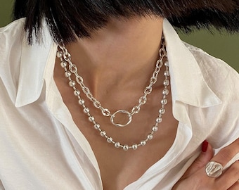 Conjunto de dos gargantillas de cadena de plata, gargantilla corta con anilla en O, collar estilo Uno de 50 con cadena de bolas gruesas, collares gruesos en capas