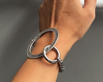 Punk Rock Style Oversized O-Ring Foxtail Chain bracelet: Large Engraved Circle Snap Lock Cuff