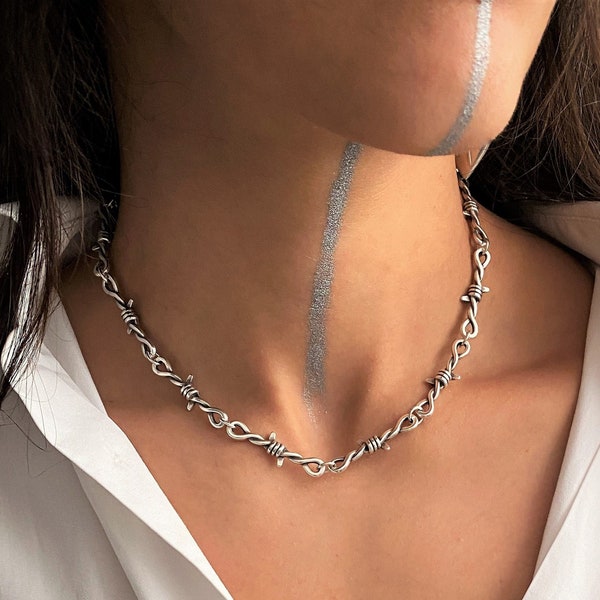 Collier chaîne réglable en fil de fer barbelé argenté, collier chaîne à barbes pointues pour femme, tour de cou agressif enveloppé de fil de fer, tour de cou punk rock torsadé