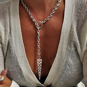 Collar largo de cadena de plata antigua, collar llamativo de cadena afilada, collar de estilo rock para mujer, collar bolo con forma de pinchos, collar vanguardista