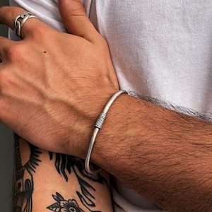 Pulseira de mola de prata antiga • Pulseira masculina ajustável sólida para uso diário • Pulseira unissex desgastada da AnAngelsHug • Presente para ele