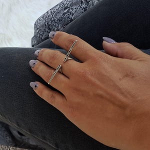 Anillo multidedo de plata antigua con barra afilada: chapado en plata de ley, ajustable de la talla 5 1/2 a la 7 (EE. UU.)