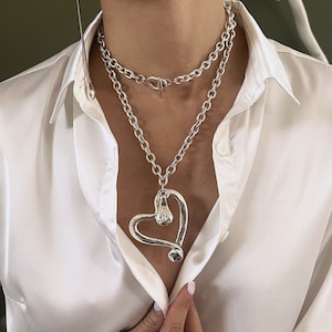 Pendentif coeur surdimensionné double chaîne Swarovski • Collier coeur en cristal style Uno De 50 • Ras de cou AnAngelsHug avant-gardiste • Cadeau pour elle