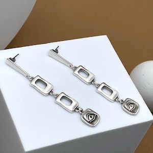 Pendientes colgantes de plata con forma de ojo turco: modernos, únicos y ligeros.