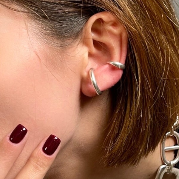 Manchette d'oreille épaisse argentée simple, un faux piercing hélix délicat, manchette d'oreille empilable sans piercing, boucle d'oreille lisse d'oreille supérieure, enveloppement d'oreille de cartilage