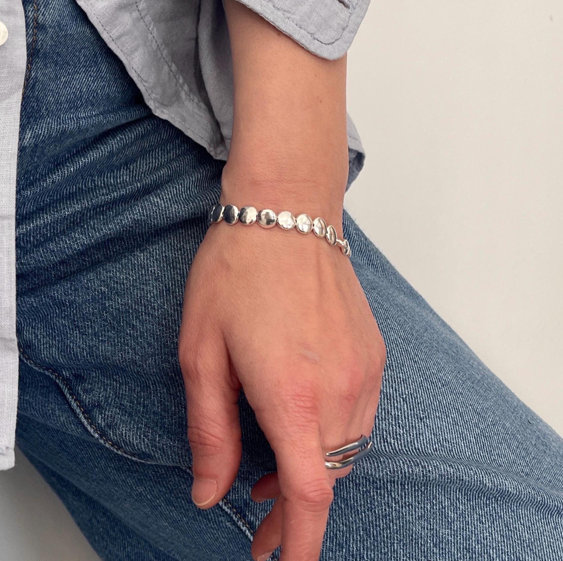 アクセサリー Silver Beaded Bracelet / Medium Womens Silver Beads Stretchy Bracelet, Silver Disks Elastic