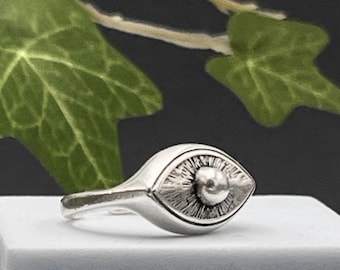 Anello con occhio di Allah in metallo realistico • Anello con occhio aperto 3D in argento anticato • Anello protettivo per occhi robusto • Anello per occhi in stile rock AnAngelsHug • Regalo di compleanno